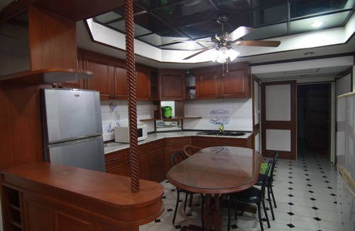 Pattaya Bay Apartment | Oceanfront Room 802 at Pattaya Tower with Pool & Spa