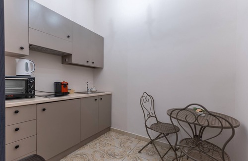 Licata Apartment | Room 'Al Duomo - Suite' with Shared Terrace, Wi-Fi and Air Conditioning