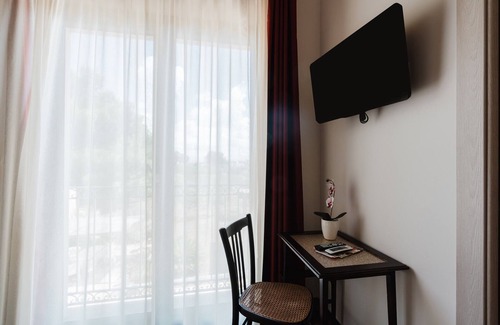 Rilievo Apartment | Room 'Anfora' with Mountain View, Wi-Fi and Air Conditioning
