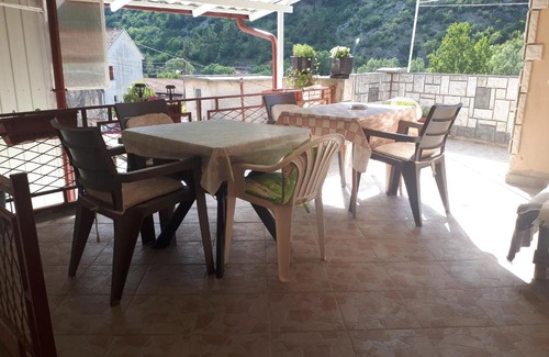 Stolac House | Cozy Stay at Grandma's Fatima - Child Friendly Retreat