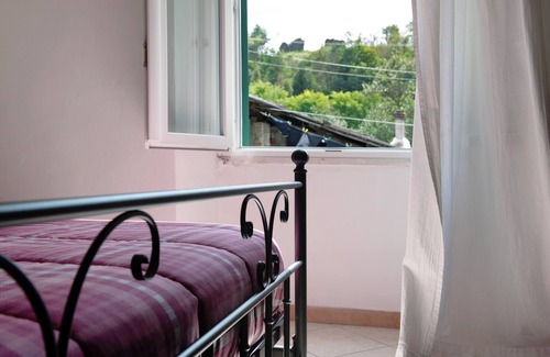Giusvalla House | Room 'Autunno' with Mountain View, Shared Terrace and Wi-Fi