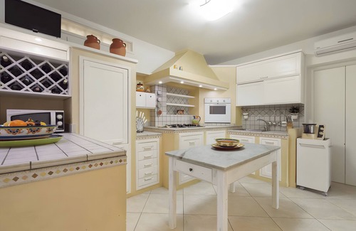 Melendugno Apartment | Room 'Big N6' with Shared Pool, Shared Garden and Wi-Fi