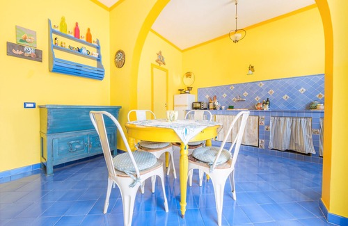 Lipari Historic Centre Apartment | Room 'Blu' with Shared Terrace, Wi-Fi and Air Conditioning