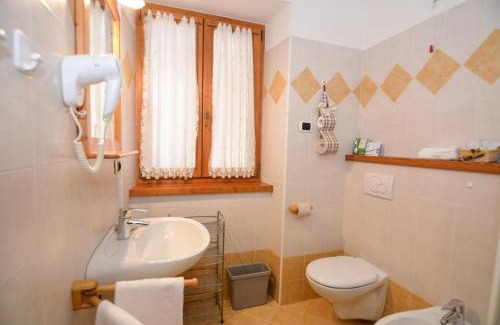 Ledro Bed & Breakfast | Cozy Room & Breakfast at Cà mea Dina with Oceanfront Views