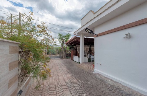 Manduria Apartment | Room 'Camera 4' with Shared Garden, Wi-Fi and Air Conditioning