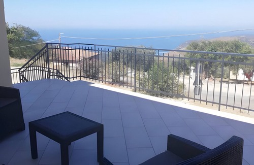 San Mauro Cilento Apartment | Room 'Camera Blu Vista Mare E Monti' with Sea View, Wi-Fi and Air Conditioning