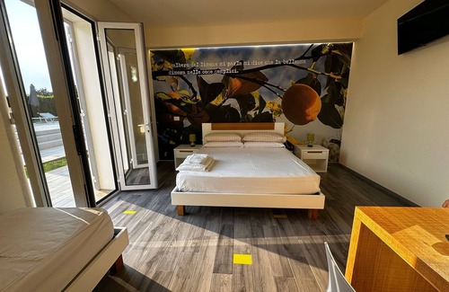 Modica Villa | Room 'Camera Limone' with Shared Pool, Wi-Fi and Air Conditioning