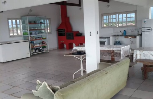 Vista Linda House | Ideal Group Retreat with Terrace, BBQ & TV for 10 Guests