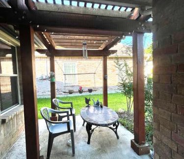 West Dallas House | Budget-Friendly Room in Vibrant Downtown Dallas