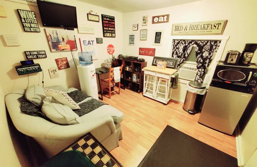 New Haven House | Convenient Room Near Yale: Enjoy Breakfast and Comfort