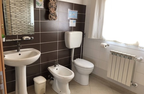 Dese House | Comfortable Room for 2-3 with Spa and Private Bath
