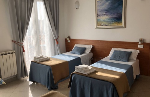 Dese House | Comfortable Room for 2-3 with Spa and Private Bath