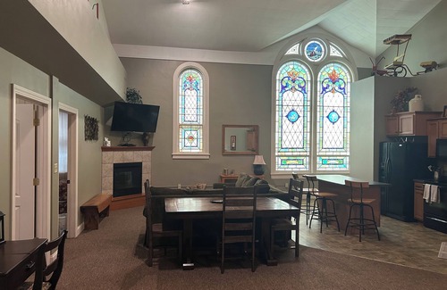 St. Clair House | Spacious Belltower Suites: Perfect for Large Groups!