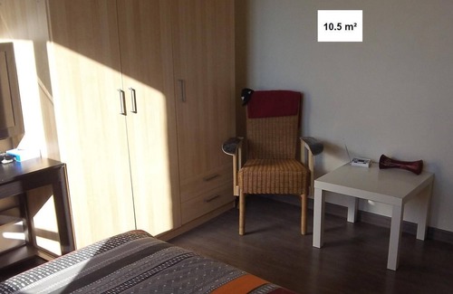 Le Kremlin-Bicetre Bed & Breakfast | Comfortable Room for Rent with Secure Parking & Spa Access