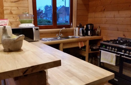 Maubray House | Cozy Room Retreat in a Wooden House with Key Amenities
