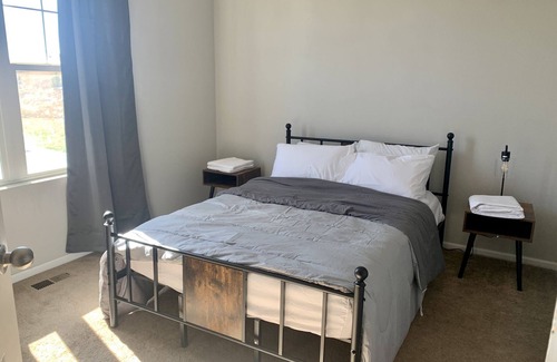 Stratmoor House | Cozy Room for Rent in Relaxed Townhome Near Ft Carson