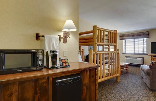 Columbia Hotel | Ideal Space for Groups! King & Bunk Beds at Stoney Creek