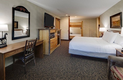 Johnston Hotel | Perfect Suite for Families: King Bunk Bed at Stoney Creek