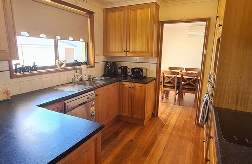Lacepede House | Spacious Family Retreat - 5 Bedroom Oceanfront Getaway