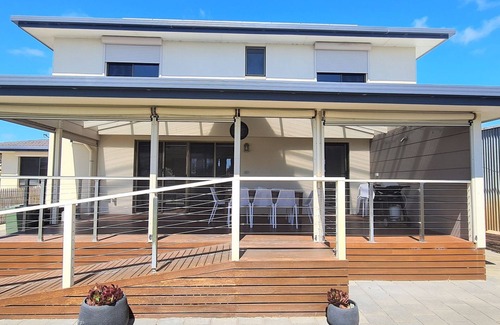Lacepede House | Spacious Family Retreat - 5 Bedroom Oceanfront Getaway
