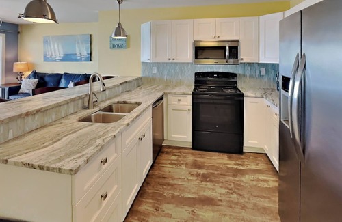 Put-in-Bay Condo | Perfect Getaway: 4 BR on Lake Erie for Friends & Family