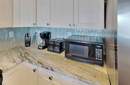 Put-in-Bay Condo | Perfect Getaway: 4 BR on Lake Erie for Friends & Family