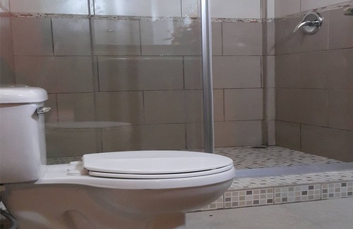 Granada Hotel | Scenic Lakefront Room with Spa and Pet-Friendly Amenities