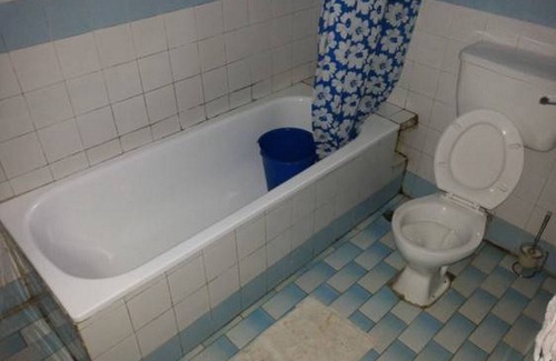 Asaba House | Discover Comfort at Garentiti Apartment - Silver Room Asaba