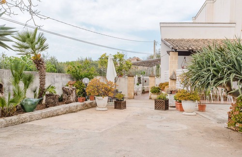 Marsala Apartment | Room 'Giovanna' with Shared Terrace, Wi-Fi and Air Conditioning