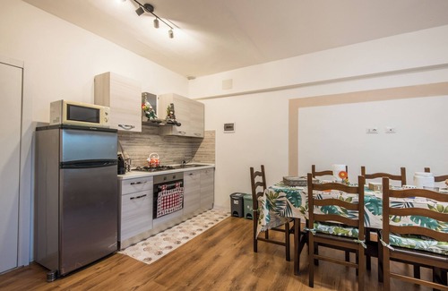 Buonconvento Apartment | Room 'Girasole' with Wi-Fi and Air Conditioning