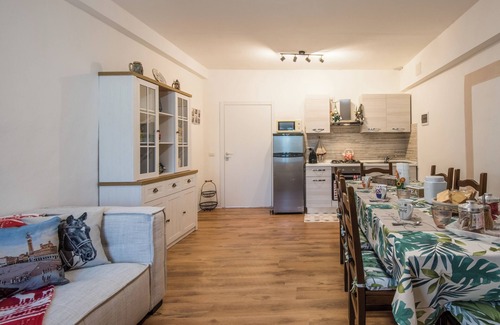 Buonconvento Apartment | Room 'Girasole' with Wi-Fi and Air Conditioning