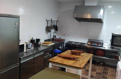 Villarrubia de Santiago Apartment | Room 'Habitación 4' with Private Garden, Wi-Fi and Air Conditioning