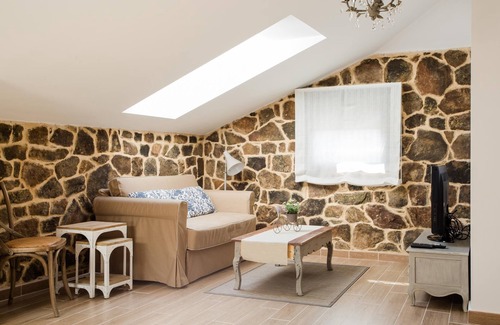 Santervas de la Sierra House | Room 'Habitación Doble Superior Adaptada' with Mountain View, Private Garden and Wi-Fi