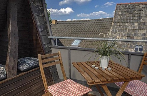 Rhens Apartment | Comfortable Room Hunsrück with Family and Pet-Friendly Perks