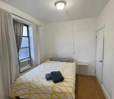 Queens House | ROOM IN A 2 BEDROOM APARTAMENT 10 MINUTES TO TIME SQUARe!
