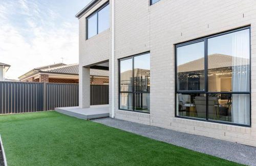 Maddela Apartment | Room in a Modern Home in keysborough