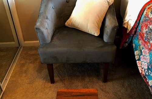 Gilroy House | Cozy Room in a Welcoming Neighborhood with Spa & Breakfast
