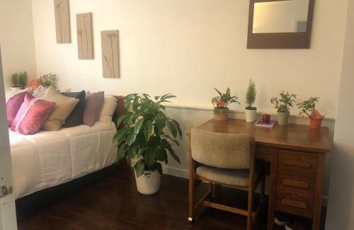 Kitsilano House | Relaxing 3-Bedroom Home on a Tree-Lined Kits Street