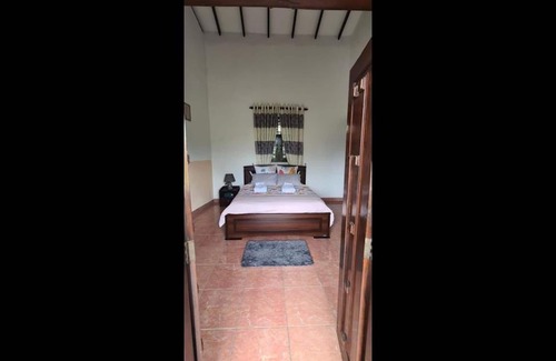 Uswetakeiyawa House | Cozy Stay at Ja-elas French Touch B&B with Spa & Breakfast