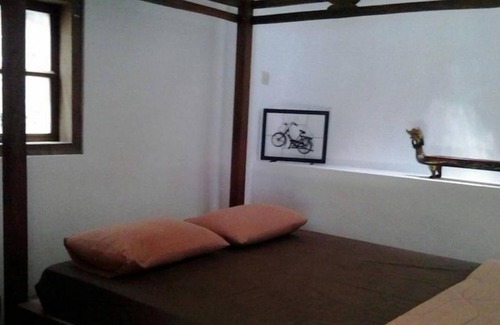 Klojen House | Cozy B&B Room at Villas in Batu, Indonesia - Pet Friendly!