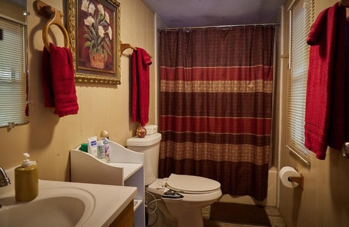 Homosassa House | Relaxing Hot Tub Retreat at Pleasant Days BB Tropical Suite
