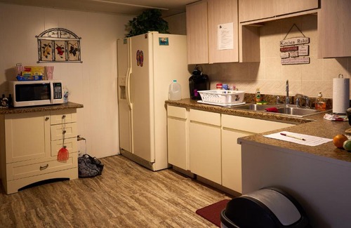 Homosassa House | Relaxing Hot Tub Retreat at Pleasant Days BB Tropical Suite