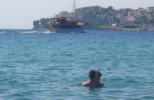 Neos Marmaras House | Cozy Stay at Hotel Petunia, Neos Marmaras: Family & Pet Friendly