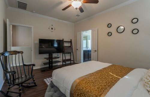 Leander House | Room in blessed Home with sofa bed and private bath