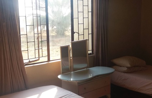 Lephalale House | Cozy Room with Dstv and Aircon in Prime Location