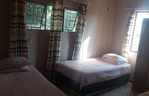 Lephalale House | Cozy Farmhouse Retreat for Families with Breakfast Included