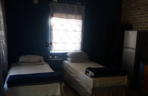 Lephalale House | Cozy Farmhouse Retreat for Families with Breakfast Included