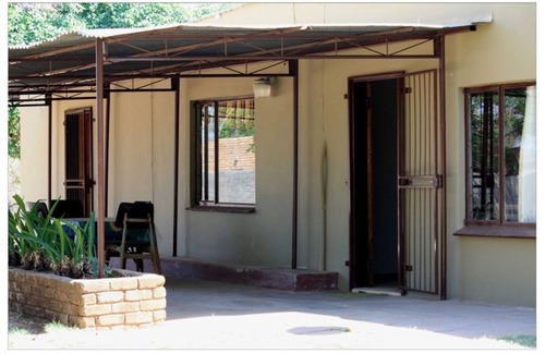 Lephalale House | Cozy Room in Old Farmhouse - Ideal for Families in Limpopo