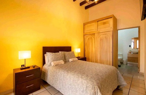 Historic Centre House | Cozy Guest Room for 2 with Spa and Breakfast Included