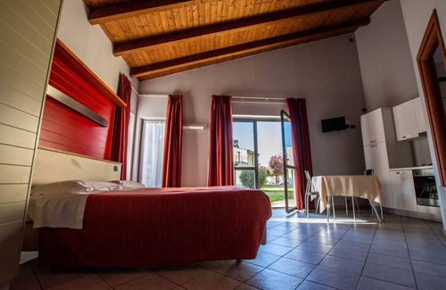 Alba House | Comfortable Double Room in Alba with Pool Access
